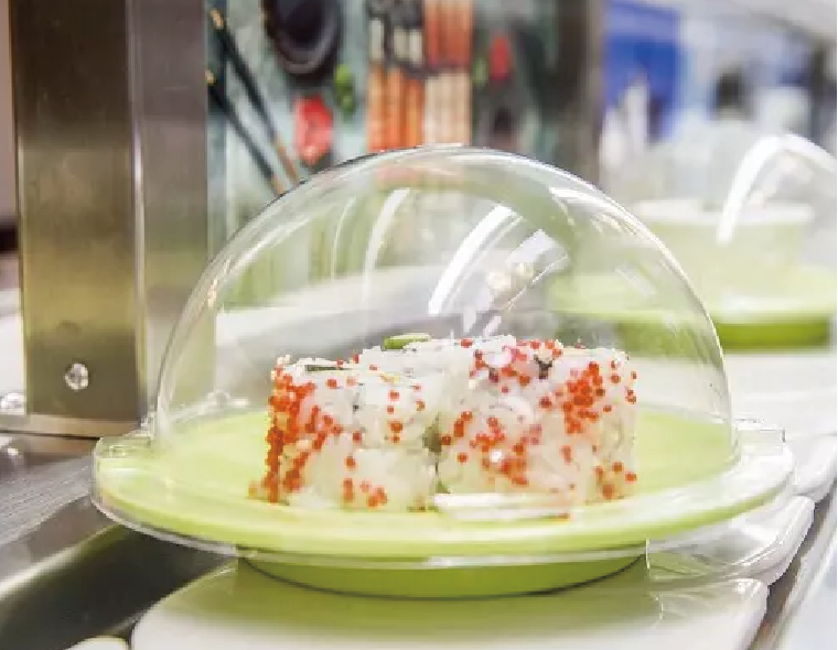 Plato de sushi y cubierta de sushi